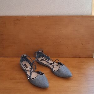 Jennifer Lopez Gray Lace-Up Flats